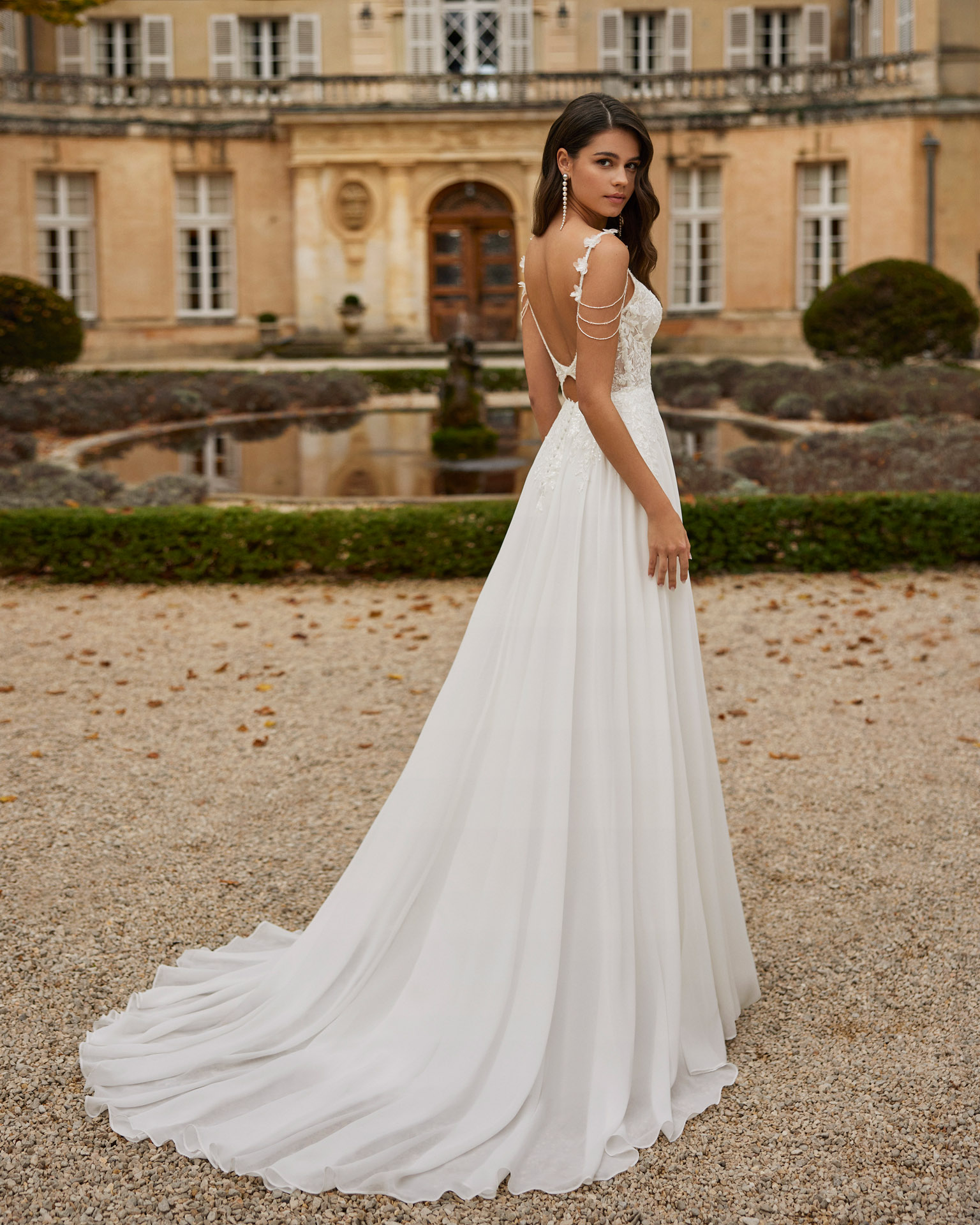 1R35_VITO_ROSA_CLARA_4_robe_de_mariee_fuide_mousseline_dentelle_aubagne_marseille_toulon (4)