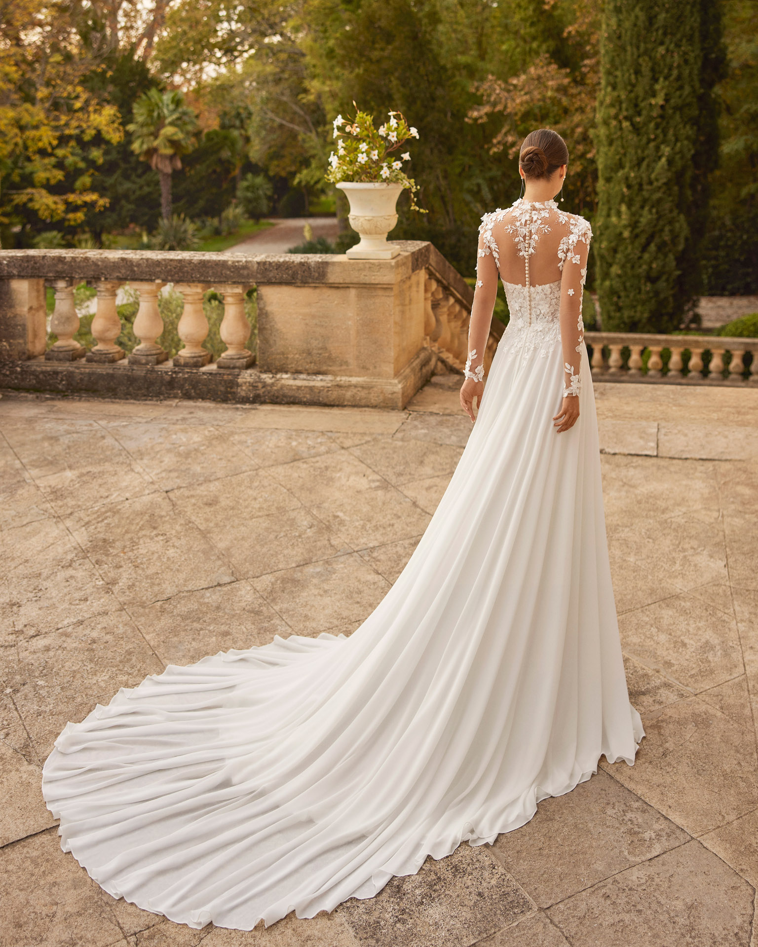 1R37_VOLNEY_ROSA_CLARA_3robe_de_mariee_fluide_fendue_aubagne_marseille_montpellier (3)