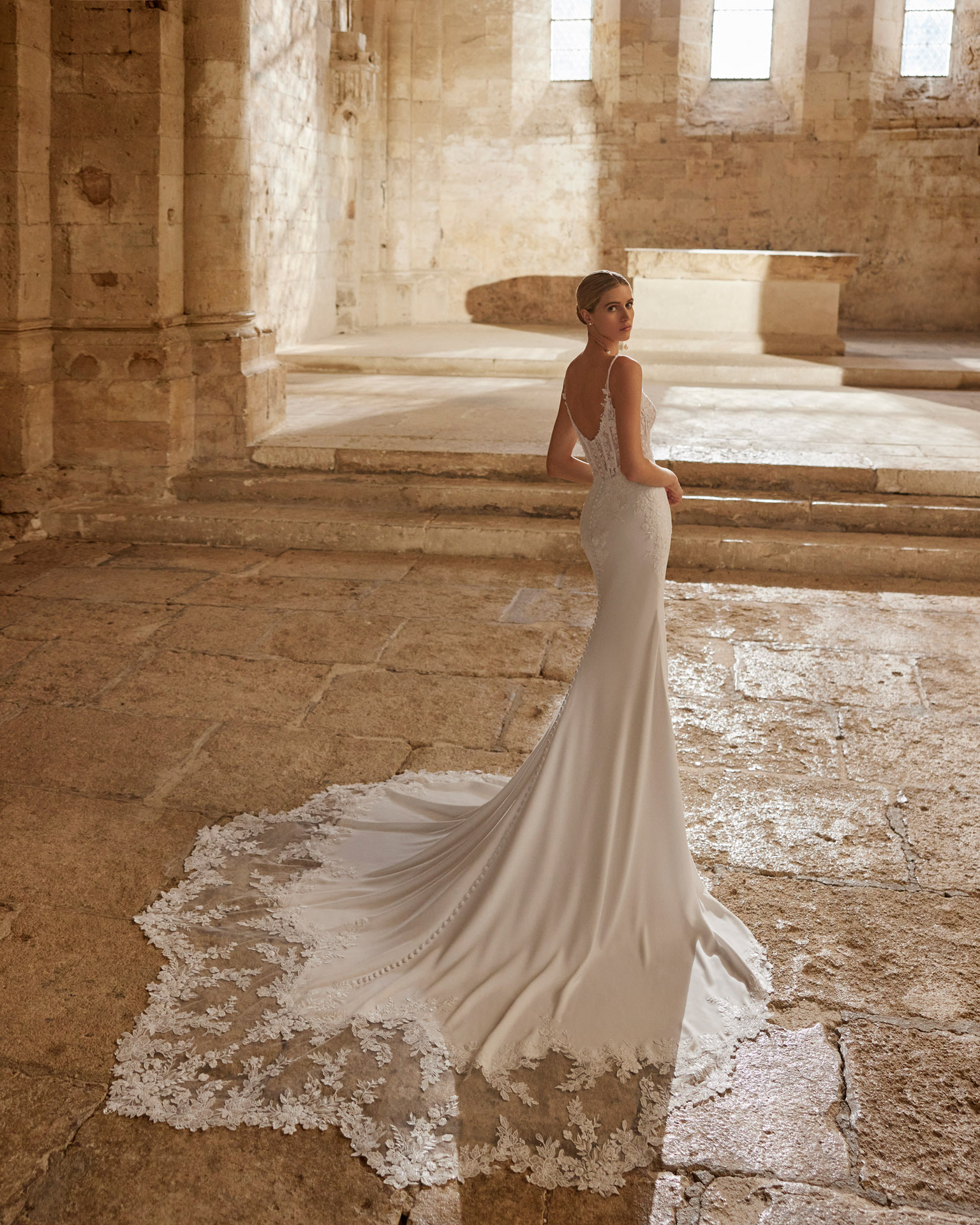 lilith-rosa-clara-robe-mariee-traine-cathedrale-aubagne-aix (3)