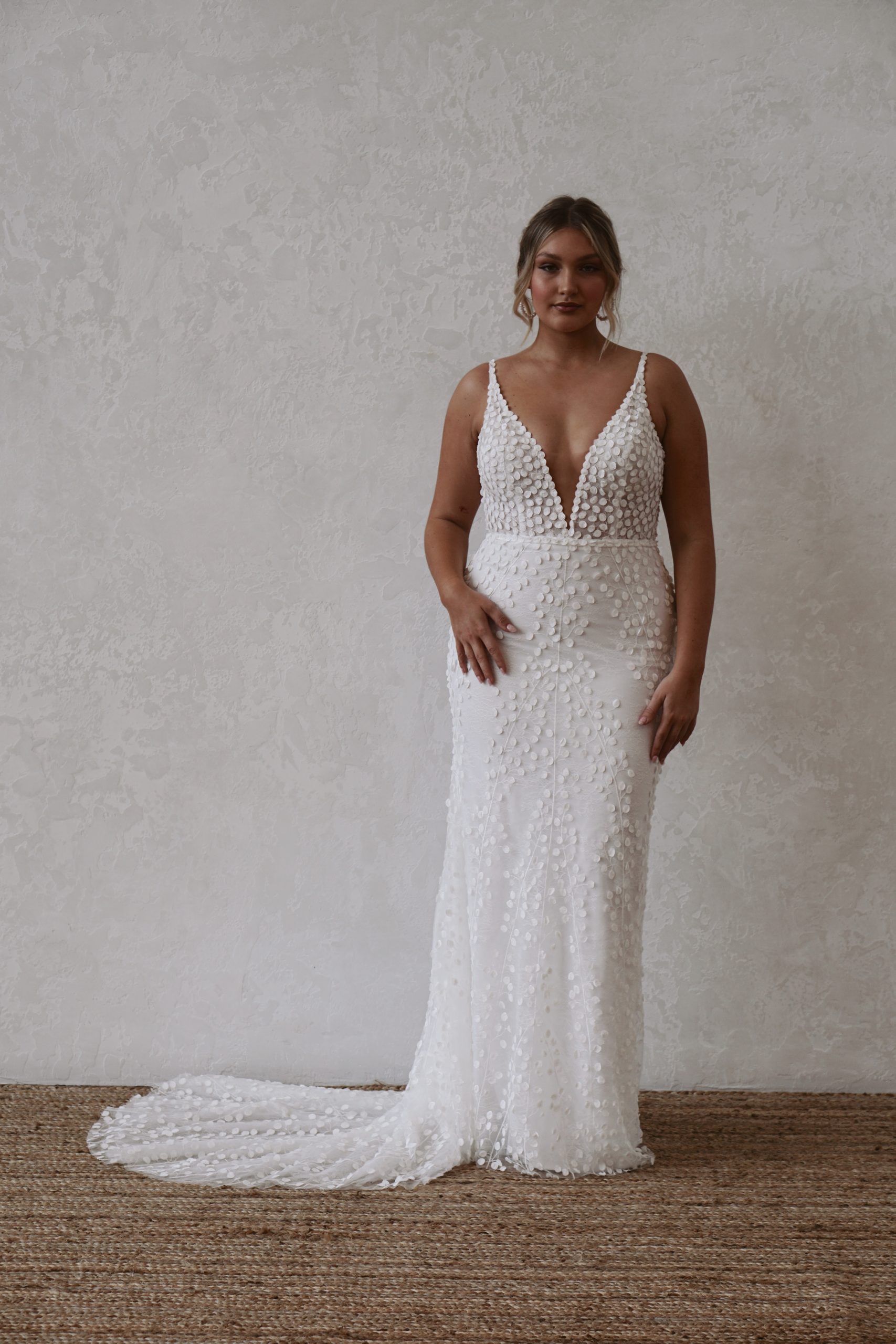 louie-fitted-curvy-made-with-love-bridal-robe-de-mariee-aubagne-marseille-aix (1)