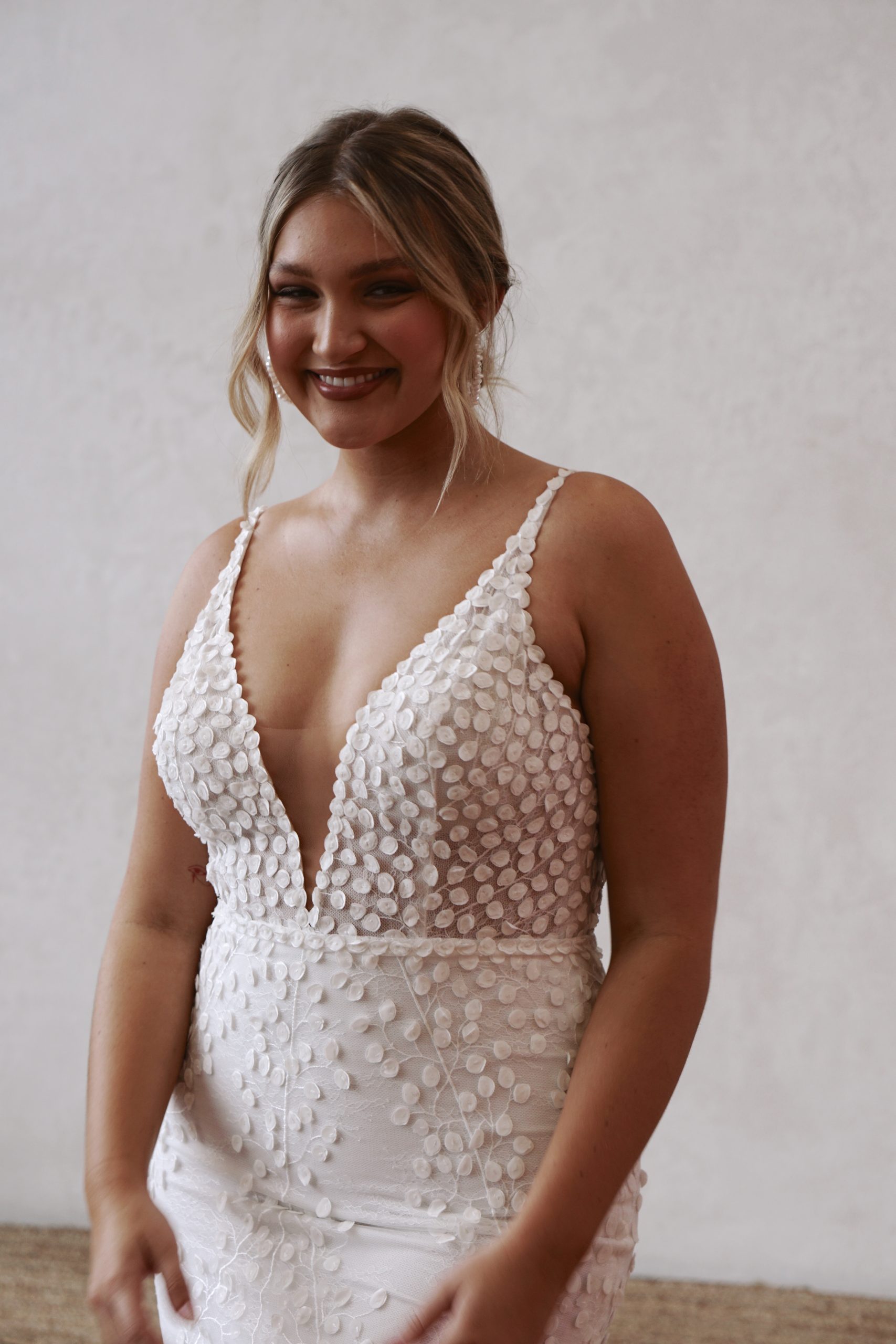 louie-fitted-curvy-made-with-love-bridal-robe-de-mariee-aubagne-marseille-aix (2)