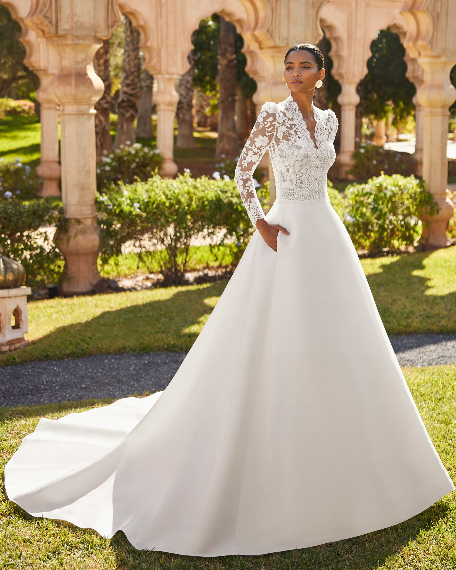 orel-rosa-clara-robe-mariee-satin-dentelle-manches-longues-aubagne-toulon (1) - Copie