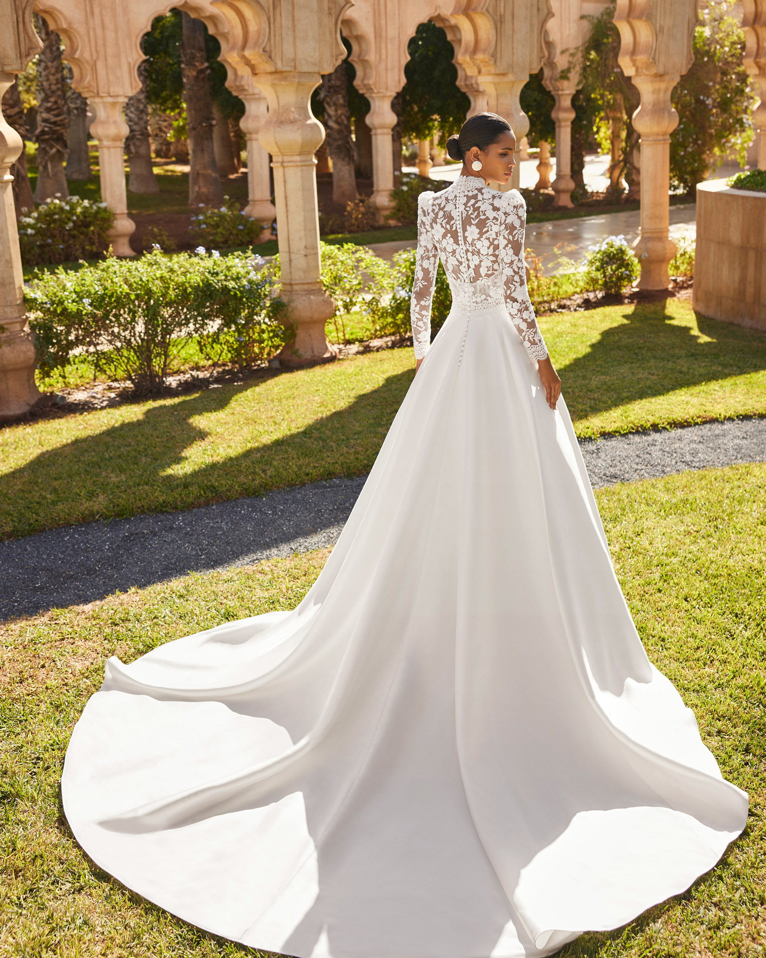 orel-rosa-clara-robe-mariee-satin-dentelle-manches-longues-aubagne-toulon (2)