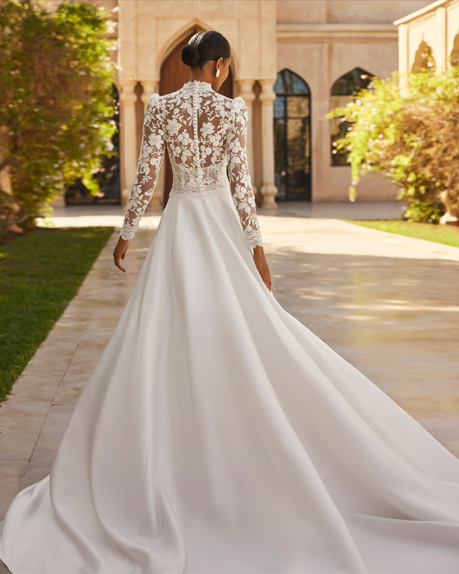 orel-rosa-clara-robe-mariee-satin-dentelle-manches-longues-aubagne-toulon (4)