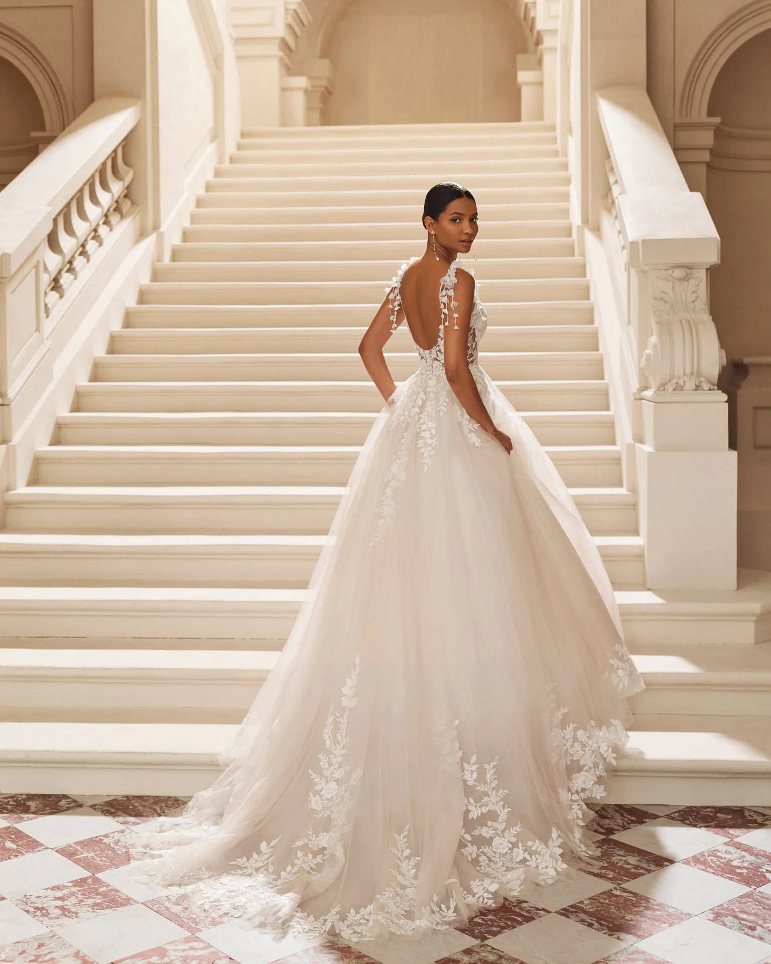 Robe de mariée Alaya Rosa Clara fluide dos nu