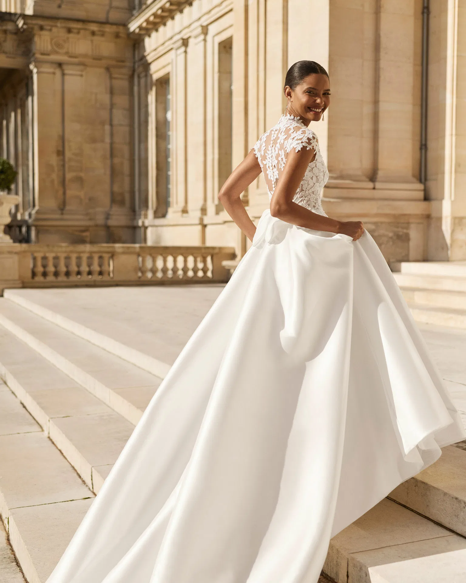Robe de mariée Amaris Rosa Clara petites manches au show room Ivana Bianca