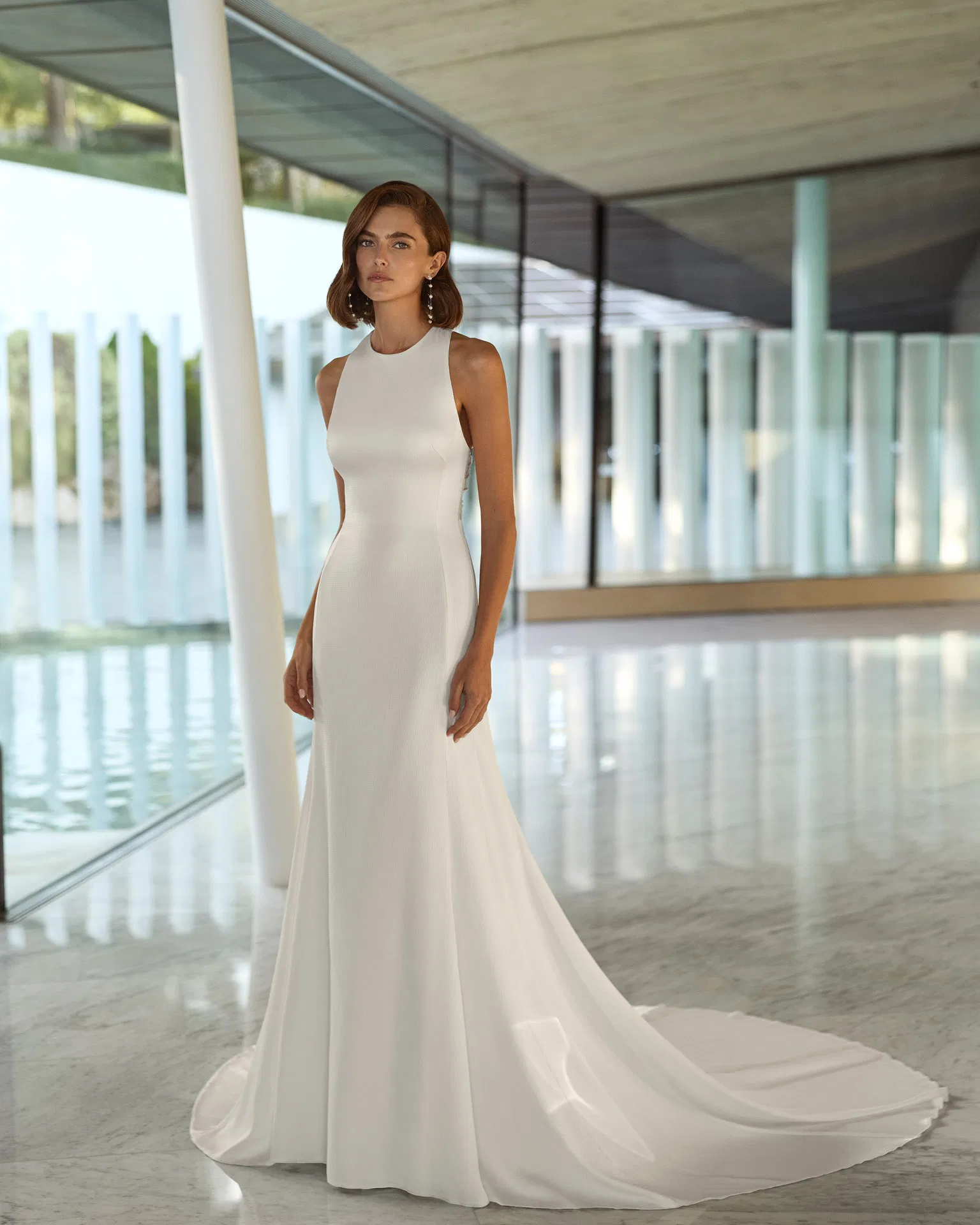 Robe de mariée Gaya Rosa Clara col américain au show room Ivana Bianca à Aubagne
