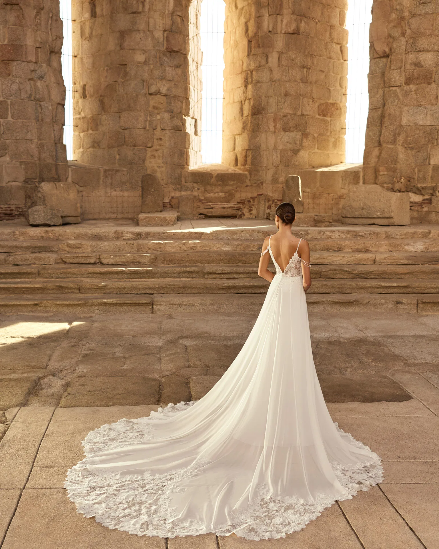 Robe de mariée Paraiso Adriana Alier - vue de dos traîne - Aubagne
