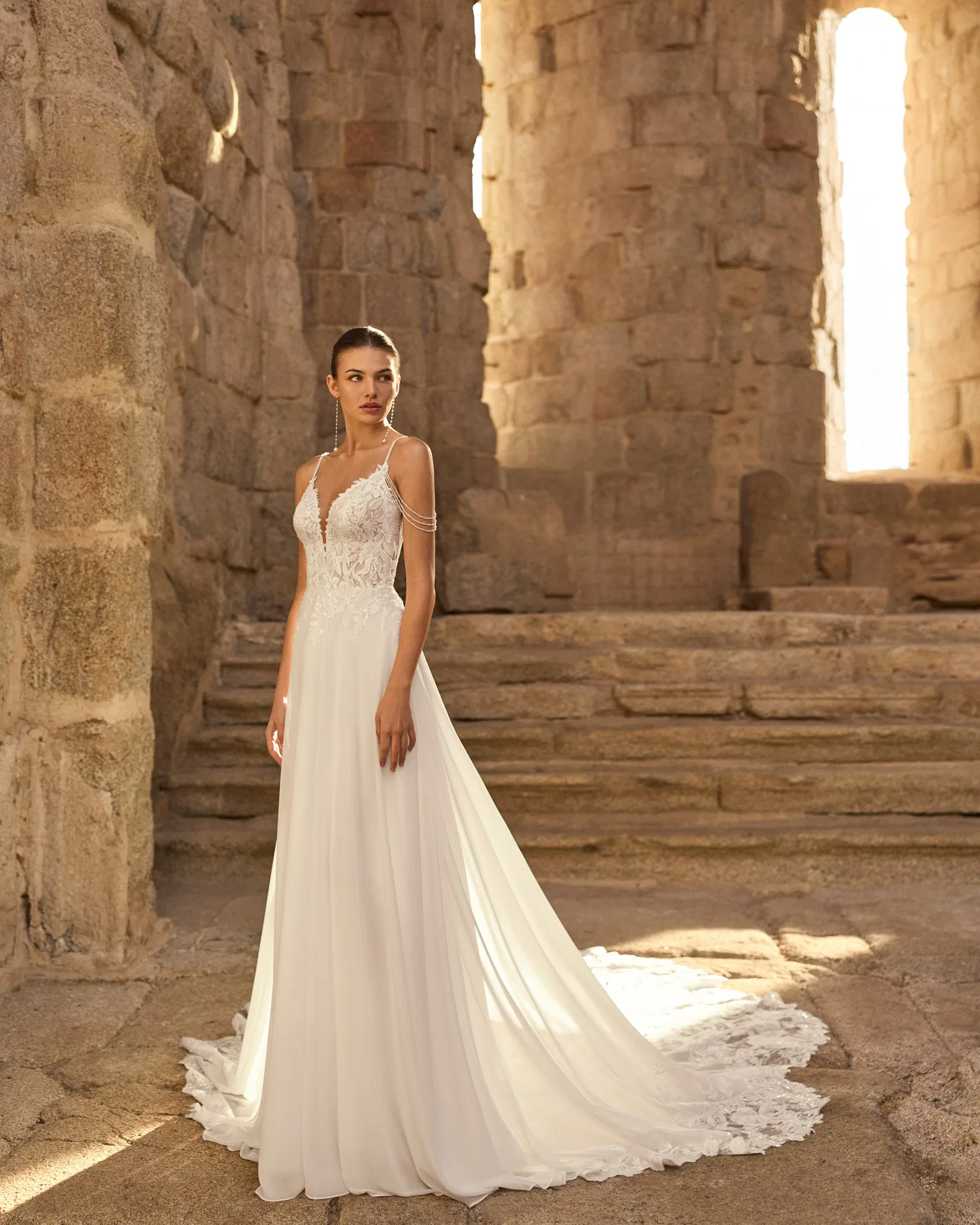 Robe de mariée Paraiso Adriana Alier - fluide et légère - Aubagne