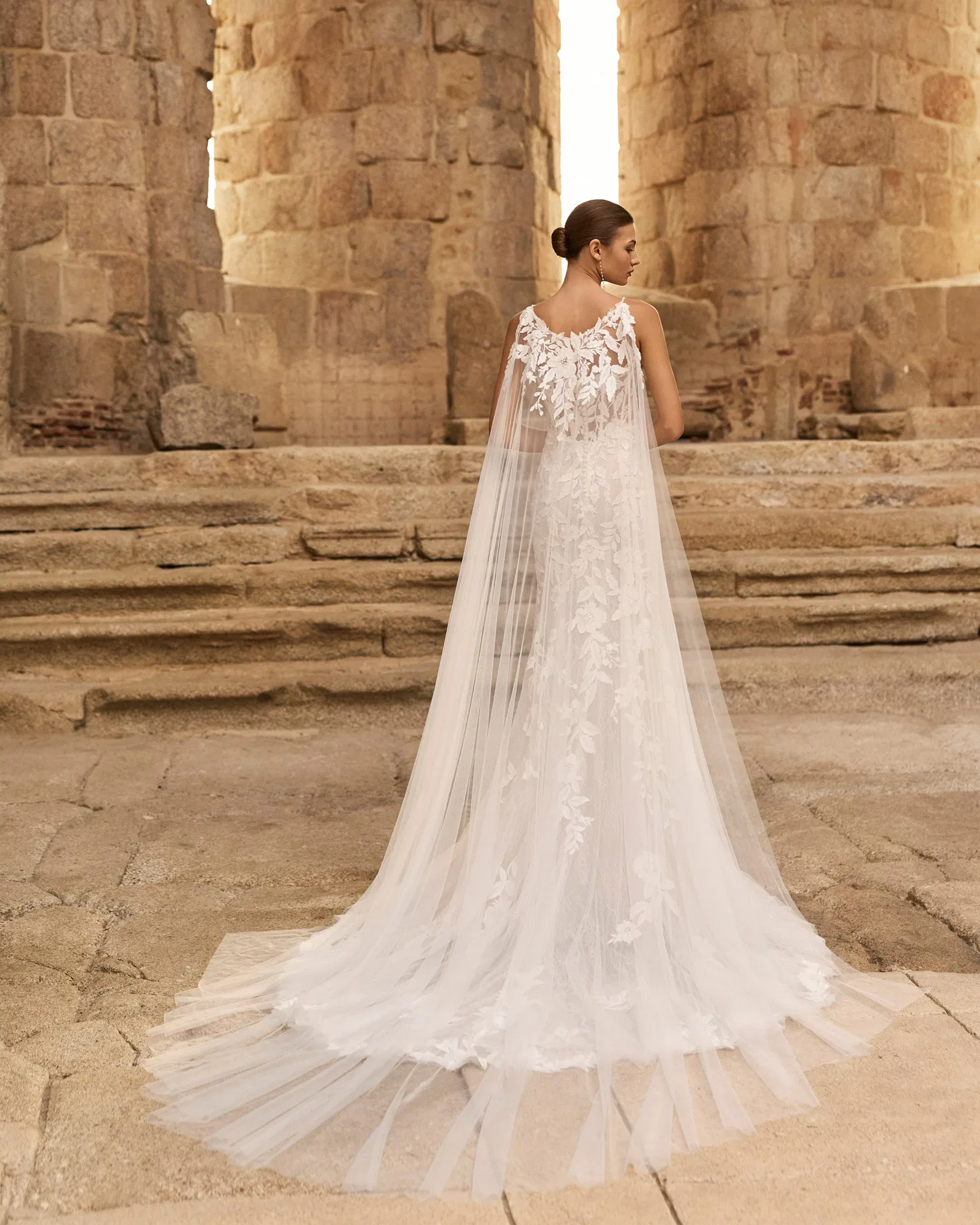Robe de mariée Patty Adriana Alier - dos avec cape - Aubagne