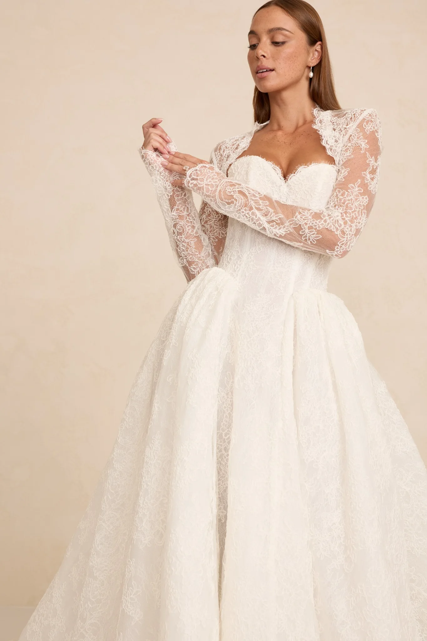 rue-made-with-love-mwl-robe-mariee-princesse-dentelle-bustier-ivana-bianca (3)