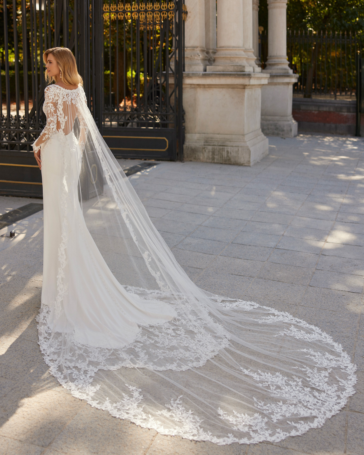 salem-luna-novias-robe-de-mariee-sirène-glamour-ivana-bianca-aubagne-marseille-toulon-aix (4)